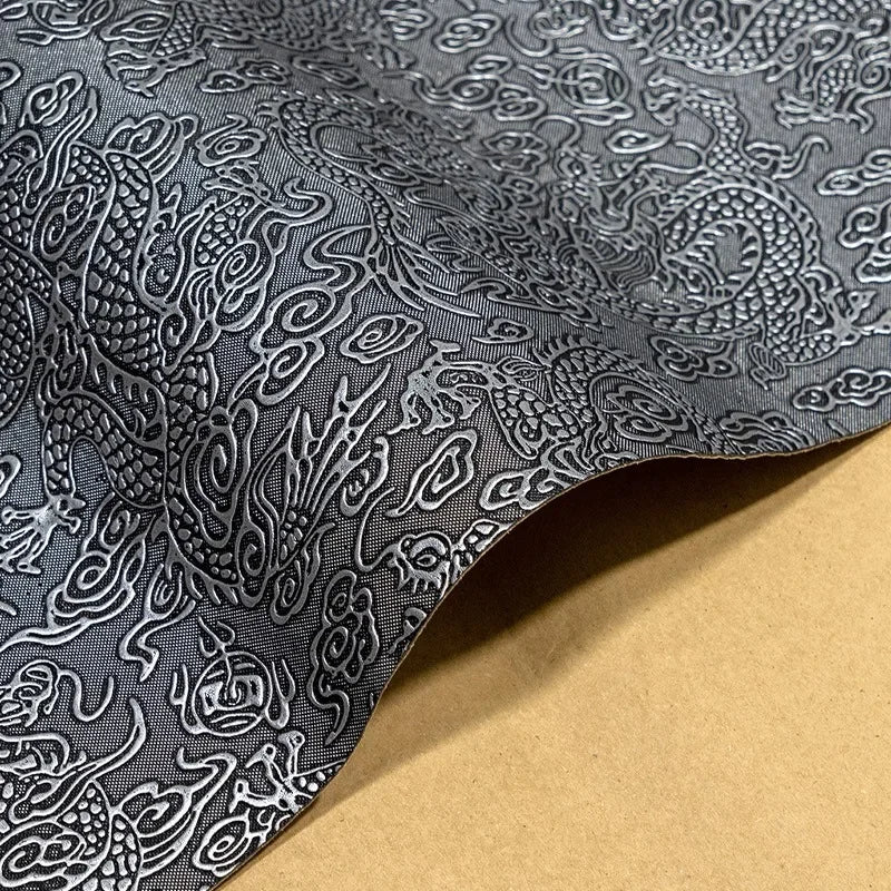 Vintage Kunstleder Rolle mit Drachenprägung – Geprägtes Synthetikleder für DIY Ohrringe, Haarschleifen, Taschen & Dekoration