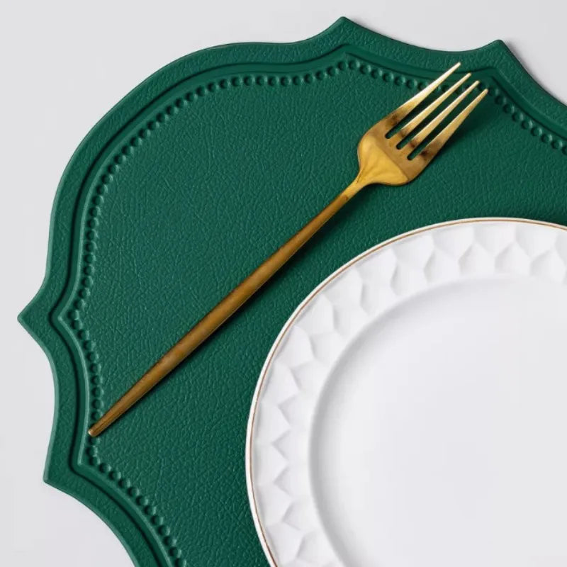 Grüne ovale Kunstleder Tischsets – Wendbare Luxus-Platzmatten aus weichem Kunstleder für Küche, Café & Esszimmer (1/4/10 Stück)