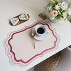 Blumenförmiges Leder Tischset – Isolierende, wasserdichte &amp; hitzebeständige Platzmatte im koreanischen Stil for Küche &amp; Esstisch