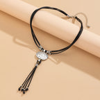 Vintage Leder-Wachs Halskette mit rundem Silberanhänger & Quaste – Ethnischer Boho Schmuck für Damen im Retro-Stil