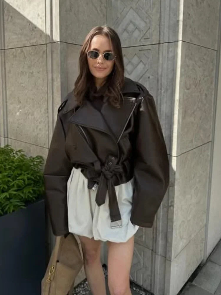 Vintage Damen Lederjacke Kurz – Lässige Highstreet Jacke mit Reißverschluss, Kapuze & Schnürdetails für Herbst & Winter