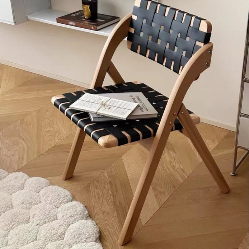 MOMO Retro Esszimmerstuhl aus Massivholz & Sattelleder – Klappbarer Designerstuhl im Wabi-Sabi Stil aus Eiche