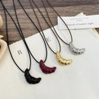 Lange Halskette mit Horn-Anhänger – Elegante Lederkordel Sweater Chain im Boho-Stil für Damen