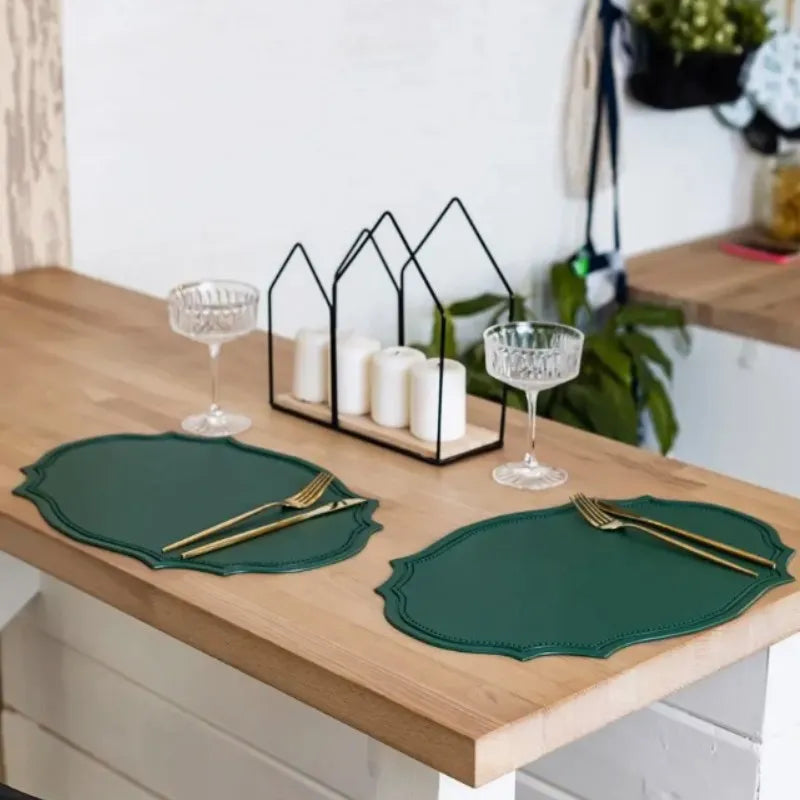 Grüne ovale Kunstleder Tischsets – Wendbare Luxus-Platzmatten aus weichem Kunstleder für Küche, Café & Esszimmer (1/4/10 Stück)