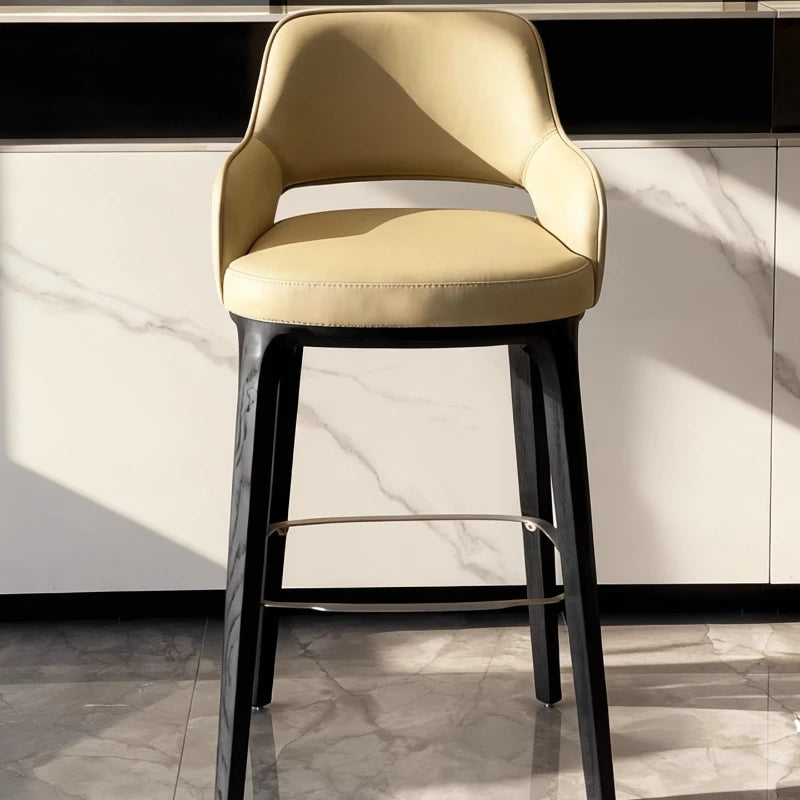 Tabouret de bar en cuir avec meubles de rangement et meubles de cuisine – Barhocker au design moderne en forme de triangle dans un minimalisme italien pour bar, cuisine et salon 