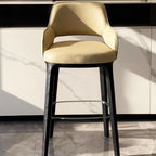 Tabouret de bar en cuir avec meubles de rangement et meubles de cuisine – Barhocker au design moderne en forme de triangle dans un minimalisme italien pour bar, cuisine et salon 