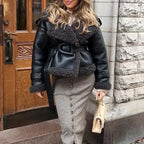 Damen Lange Lederjacke mit Kunstfell – Wintermantel mit Reverskragen & Gürtel, warme Streetwear Jacke im Patchwork-Look
