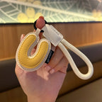 A–Z Leder Initialen Schlüsselanhänger – Geflochtenes Armband-Keyring mit Buchstaben Anhänger für Auto, Tasche & Accessoires