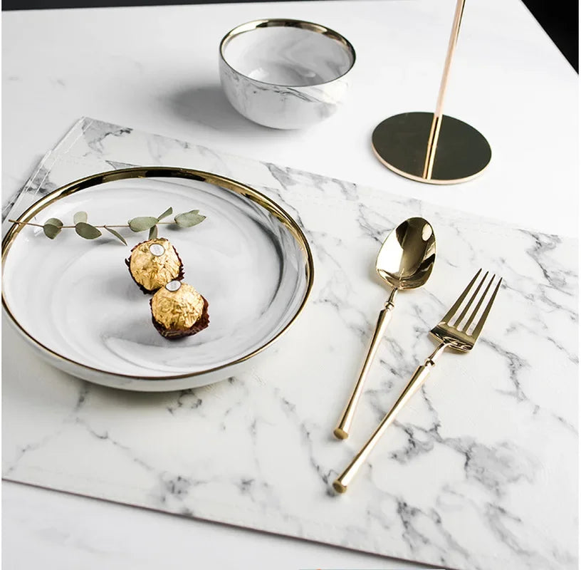 Kreative PU-Leder Tischmatte in Marmor-Optik – Rechteckige, wasserfeste & hitzeisolierende Platzmatte in Schwarz-Weiß für Küche & Esstisch