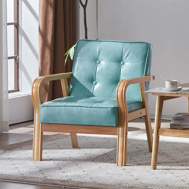 Nordischer Retro Holzstuhl mit Armlehnen – Minimalistischer Wohnzimmerstuhl aus Massivholz mit Lederbezug, Moderner Lounge- &amp; Sesselstuhl
