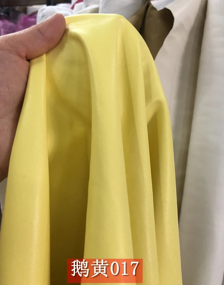 Dünnes weiches Kunstleder Meterware – Elastischer PU-Lederstoff mit Schafprägung für Kleidung, Taschen & DIY Nähprojekte