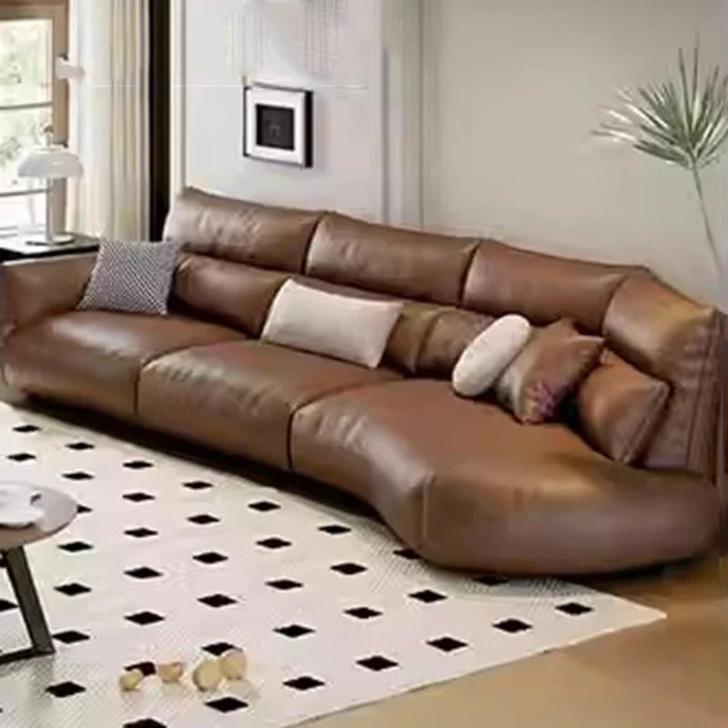 Luxuriöses Designer-Ledersofa im chinois-modernen Stil – Geschwungenes Wohnzimmer-Sofa aus Rindsleder, komfortables Relax-Canap for stilvolles Wohnen