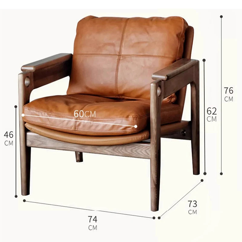 Luxuriöser Leder-Armchair im nordischen Design – Komfortabler Designer-Sessel aus Massivholz mit weicher Rückenlehne für Wohnzimmer