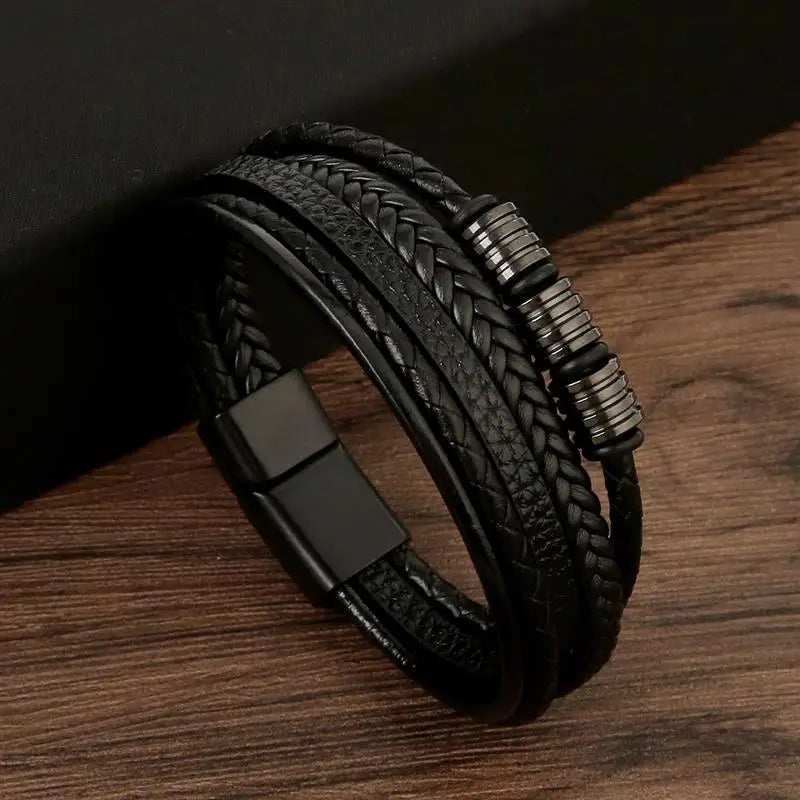 Klassisches Herren Lederarmband – Handgeflochtenes Multi-Layer Armband mit Magnetverschluss im modernen Punk-Style