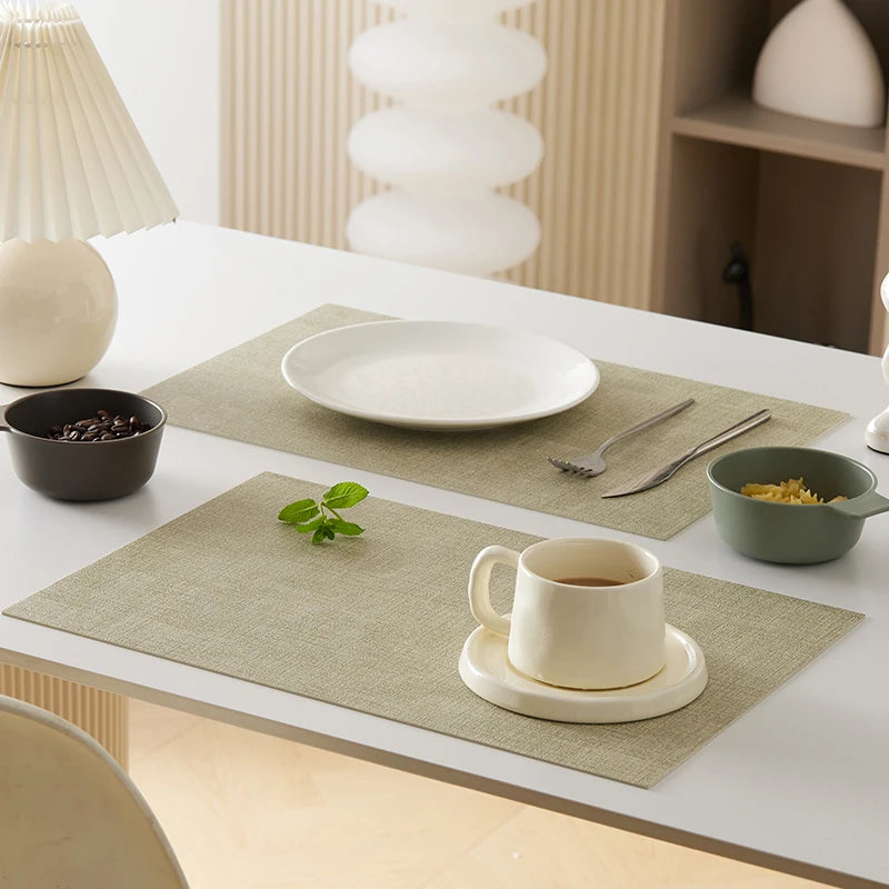 Tabletex Luxuriöse PVC-Kunstleder Tischsets in Weiß – Stoffoptik, wasserdicht & pflegeleicht im japanischen Stil (4er Set)