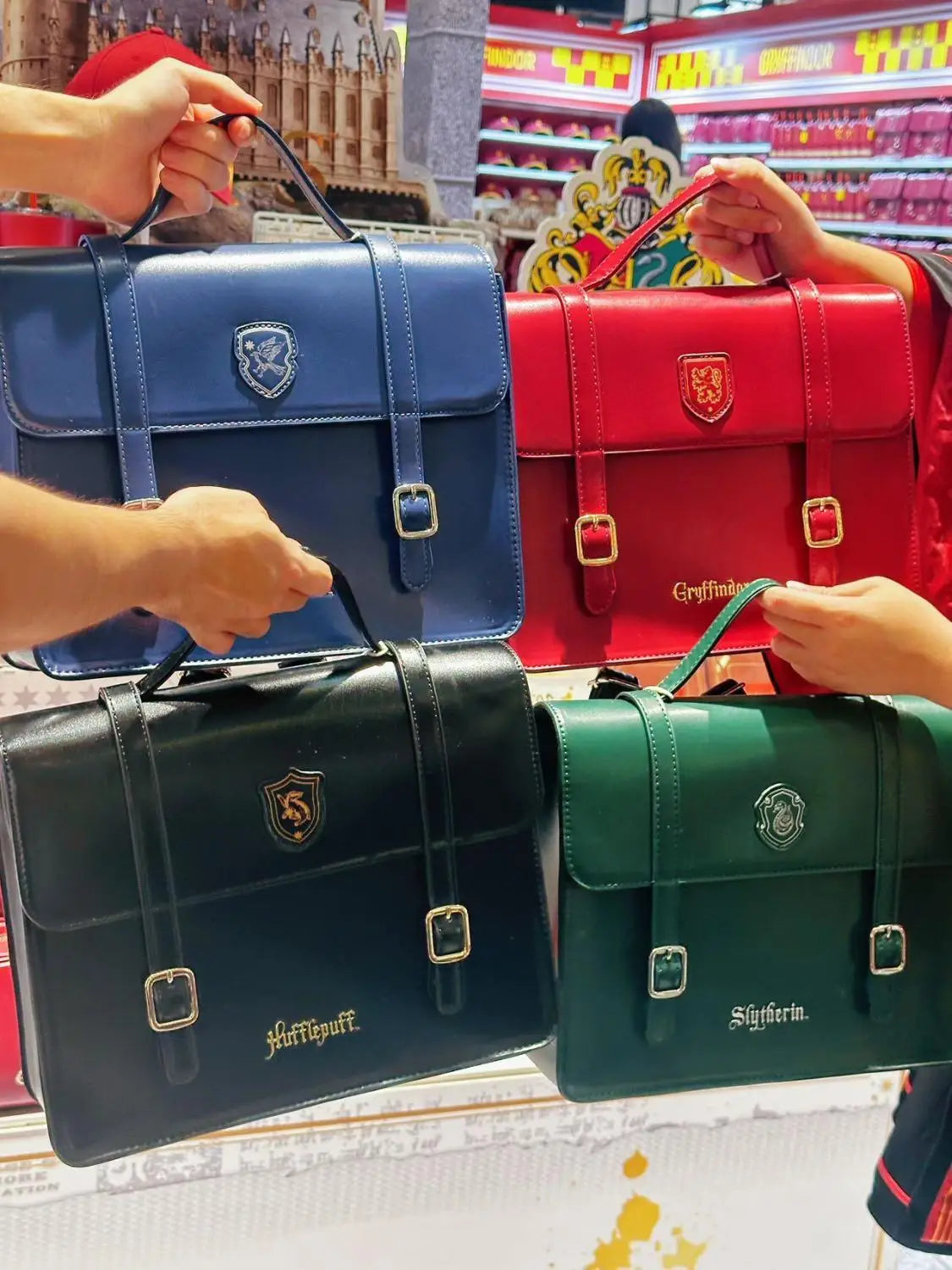 MINISO Harry Potter Rucksack & Crossbody Bag – PU Leder Schul- & Freizeitrucksack im Hogwarts Design für Damen & Herren