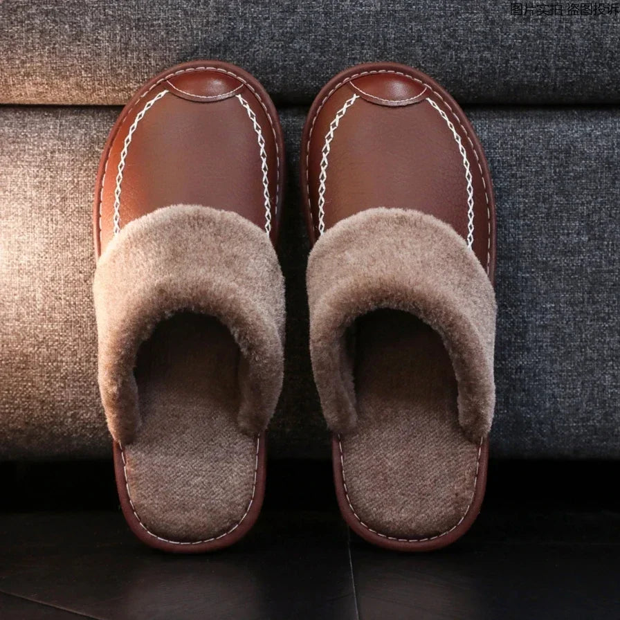 Herren Winter Hausschuhe aus PU-Leder – Warme Indoor Slipper mit Plüschfutter, Rutschfeste & Wasserabweisende Lederschuhe für Zuhause