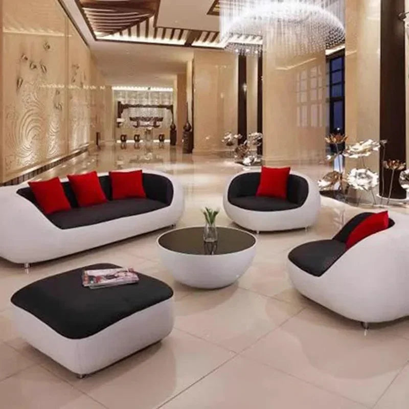 Nordisches Designer Leder-Sofa mit Schlaffunktion – Luxus Lounge Sofa im modernen Stil, geschwungene Relax-Couch aus Rindsleder für Wohnzimmer