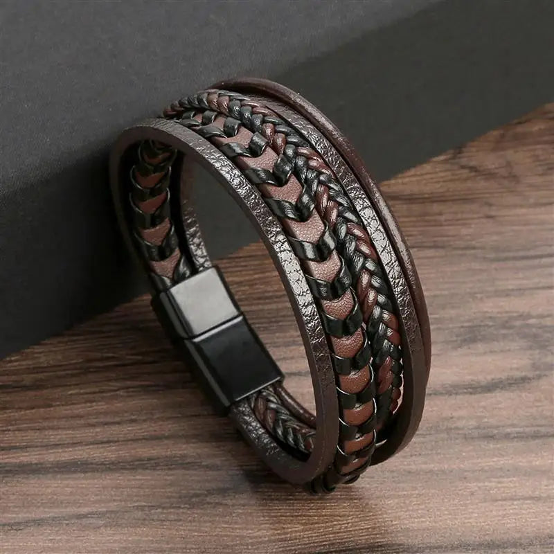 Klassisches Herren Lederarmband – Handgeflochtenes Multi-Layer Armband mit Magnetverschluss im modernen Punk-Style