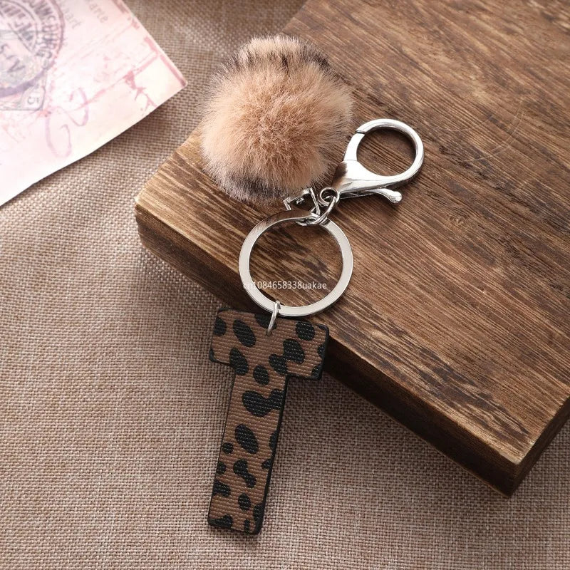 Modischer Leoparden Alphabet Schlüsselanhänger aus Kunstleder – Exquisiter Buchstaben-Keyring als Handtaschen-Charm & Geschenk