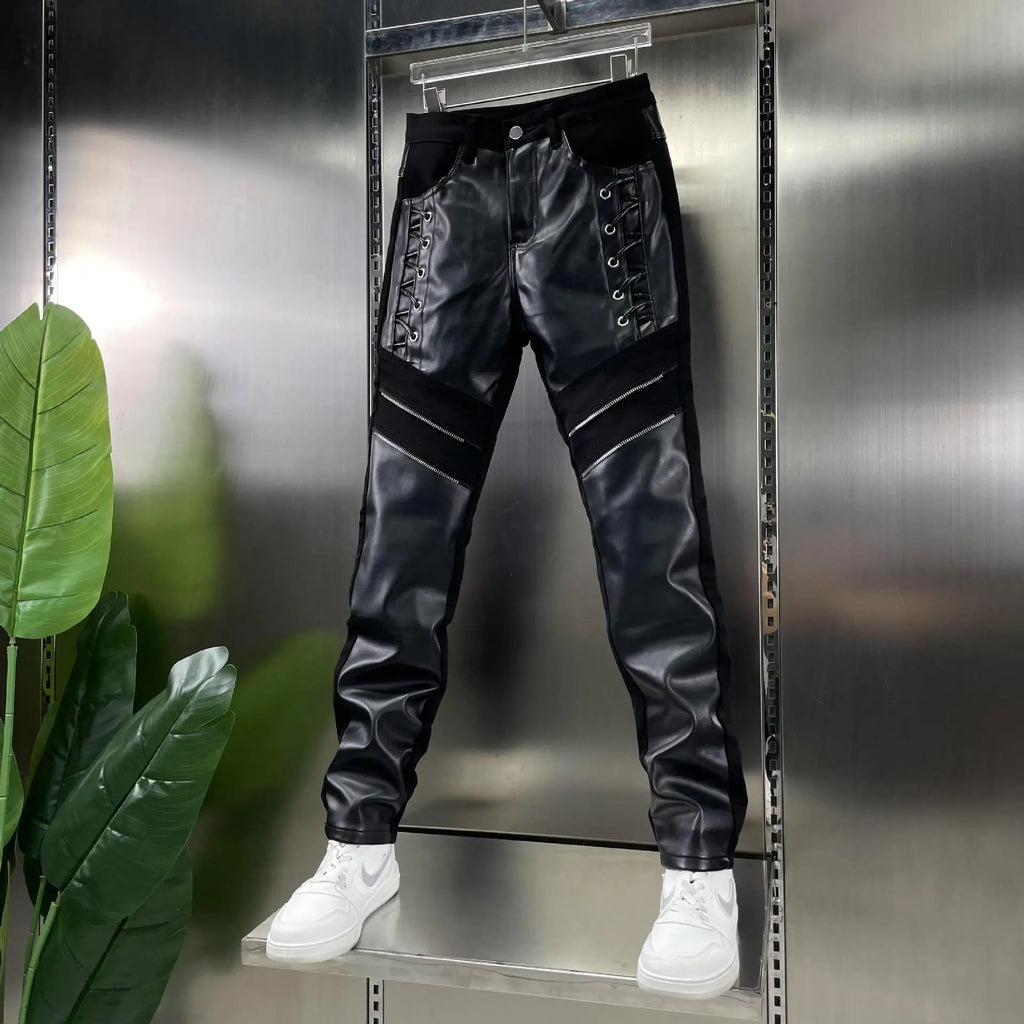 Pantalon en cuir PU Slim Fit pour hommes – Tuyau de motard coupe-vent avec design patchwork et fermeture à glissière, pantalon de moto moderne pour le sport et l'herbe