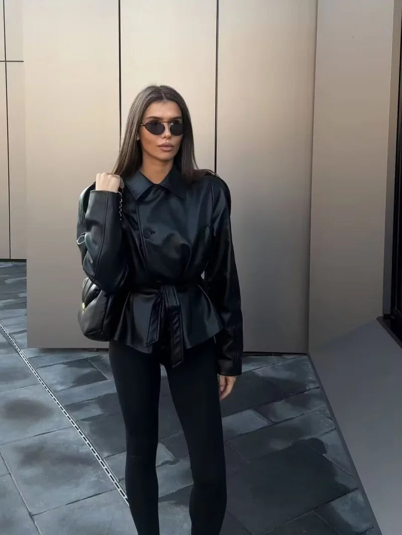 ETJ Damen PU Leder Trenchcoat 2025 – Kurzer Kunstledermantel mit Gürtel, eleganter Casual Lederoptik-Mantel für Herbst &amp; Winter