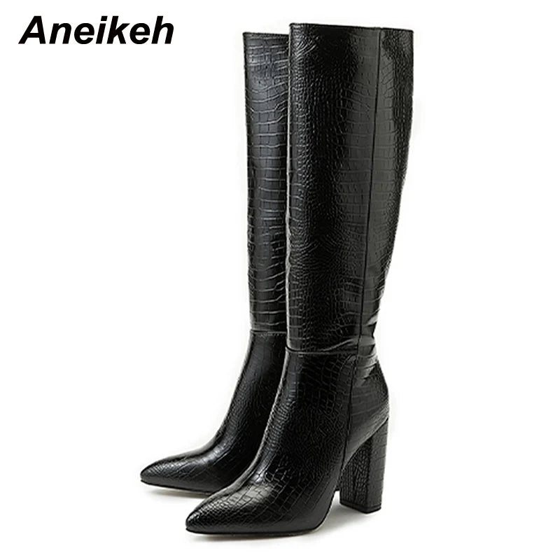 Aneikeh Damen Kniehohe High-Heel-Stiefel – Lackleder Boots mit Krokodil-Prägung, Blockabsatz & seitlichem Reißverschluss