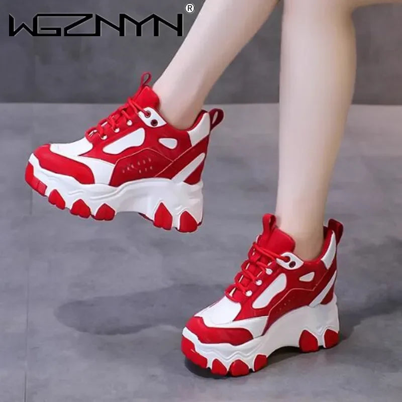 Damen Plateau Sneaker 9,5 cm – Chunky Lederoptik Sneakers mit extra hoher Sohle für Fashion &amp; Alltag
