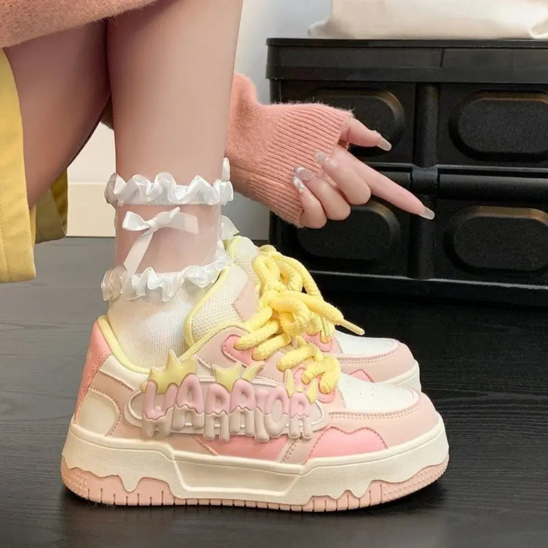 Damen Chunky Plateau Sneaker 2025 – Aesthetic Plattform-Schuhe aus Kunstleder mit dicker Sohle & Alphabet-Details