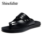 Shinefullstr Herren PU Leder Flip-Flops 2025 – Sommerliche Casual Slippers, Outdoor Slippers, Rutschfest, Bequeme Chanclas Hombre