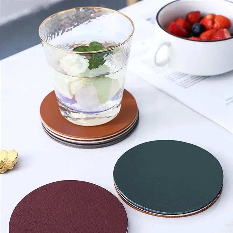 Runder Kunstleder Untersetzer – Wasserdicht & hitzebeständig, stilvolle Tassenunterlage im American Style für Kaffee & Tee