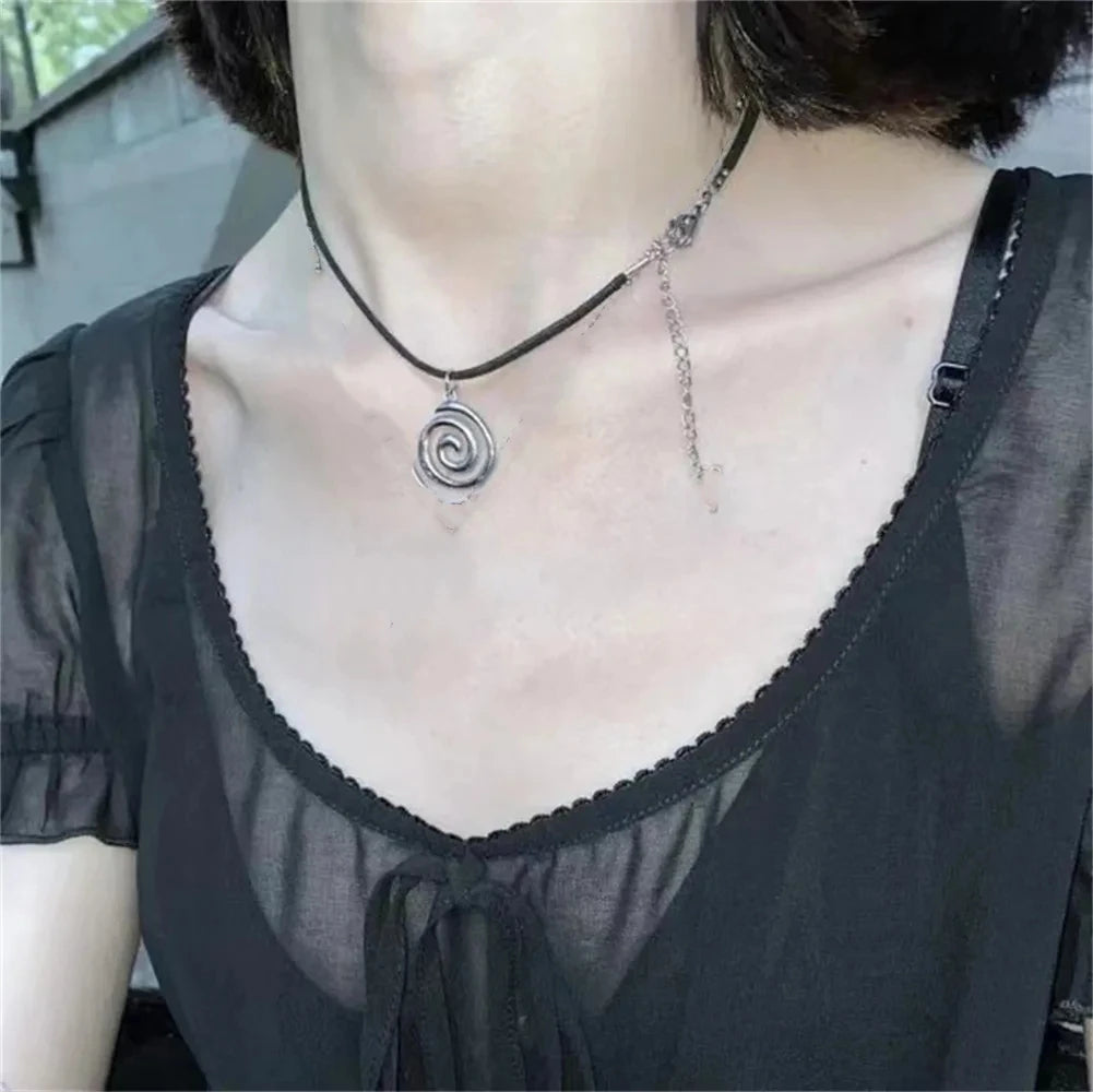 Vintage Spiral-Vortex Anhänger Halskette – Handgeflochtene Lederkordel im Boho & Y2K Stil, Unisex Schmuck