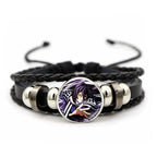 Demon Slayer™ Lederarmband mit Figuren-Charm – Tanjiro, Nezuko, Inosuke & Zenitsu | Verstellbares Fan-Armband mit Glasanhänger