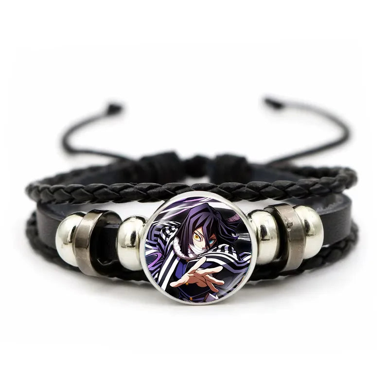 Demon Slayer™ Lederarmband mit Figuren-Charm – Tanjiro, Nezuko, Inosuke & Zenitsu | Verstellbares Fan-Armband mit Glasanhänger
