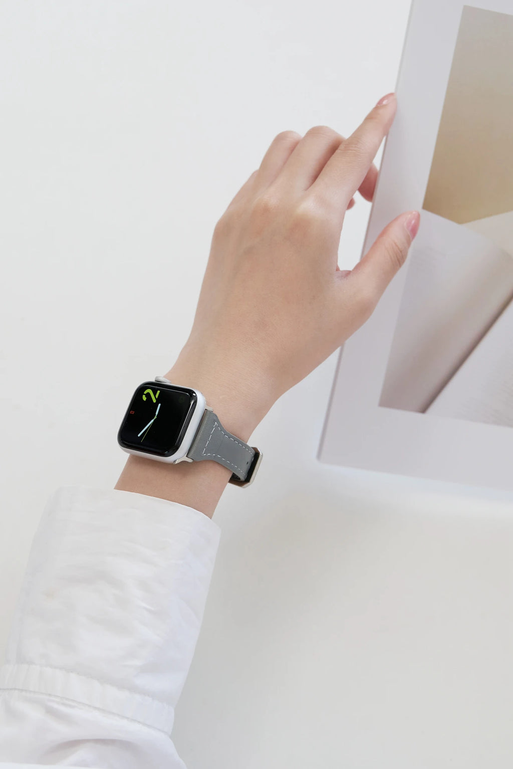 Elegante pulsera de cuero con bucle para Apple Watch de mujer – Correa de cuero de gran calidad de 38–46 mm y 49 mm para las series 1–11, SE y Ultra