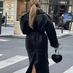 Damen Lange Lederjacke mit Kunstfell – Wintermantel mit Reverskragen & Gürtel, warme Streetwear Jacke im Patchwork-Look