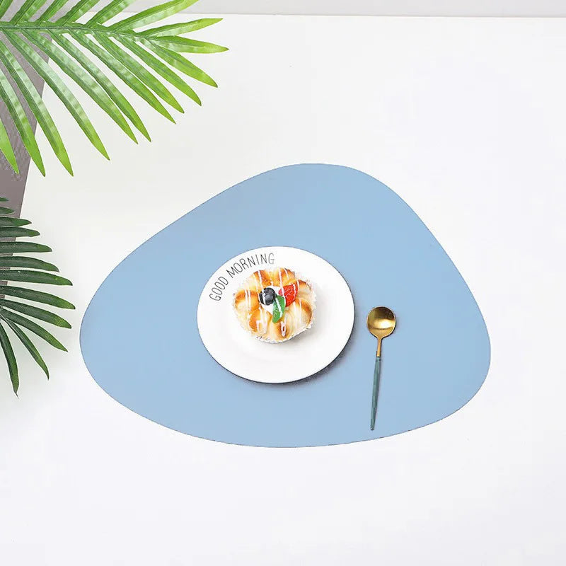 Dreieckiges Leder Platzset – Rutschfest & hitzeisolierend, modernes Tischset im Nordic Style für Küche, Hotel & Restaurant