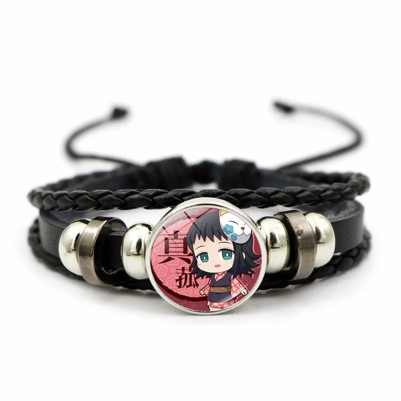 Demon Slayer™ Lederarmband mit Figuren-Charm – Tanjiro, Nezuko, Inosuke & Zenitsu | Verstellbares Fan-Armband mit Glasanhänger