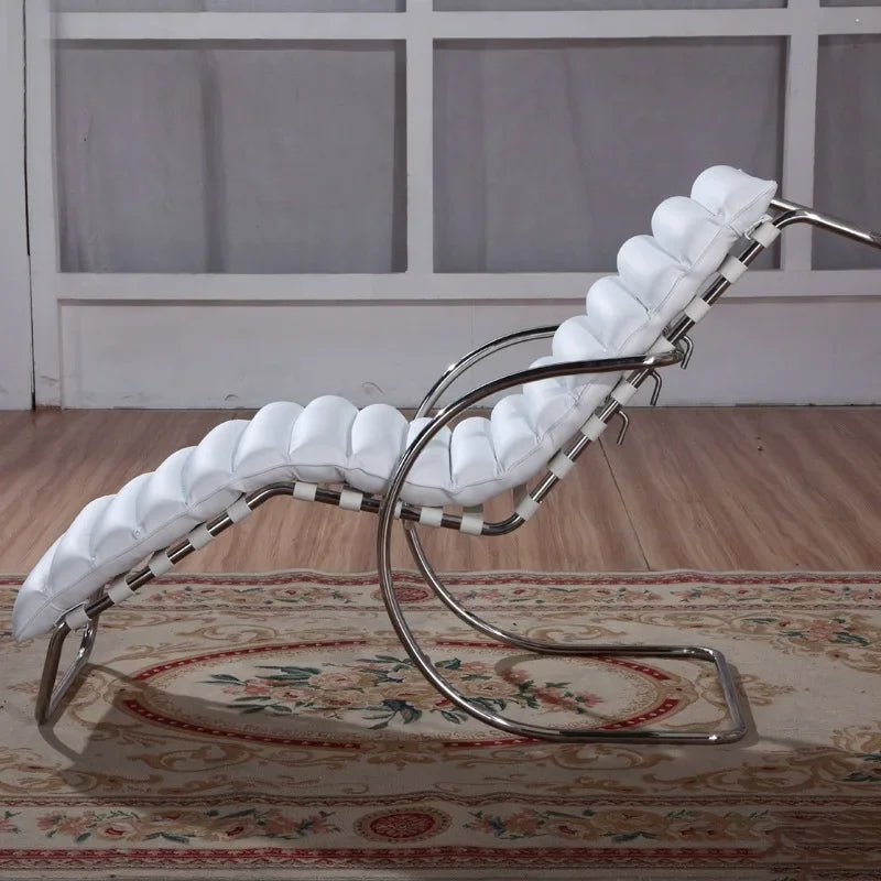 Antiker Designer-Loungesessel aus Edelstahl mit Lederarmlehnen – Luxus Freizeit-Sessel im modernen Minimalstil für Wohnzimmer