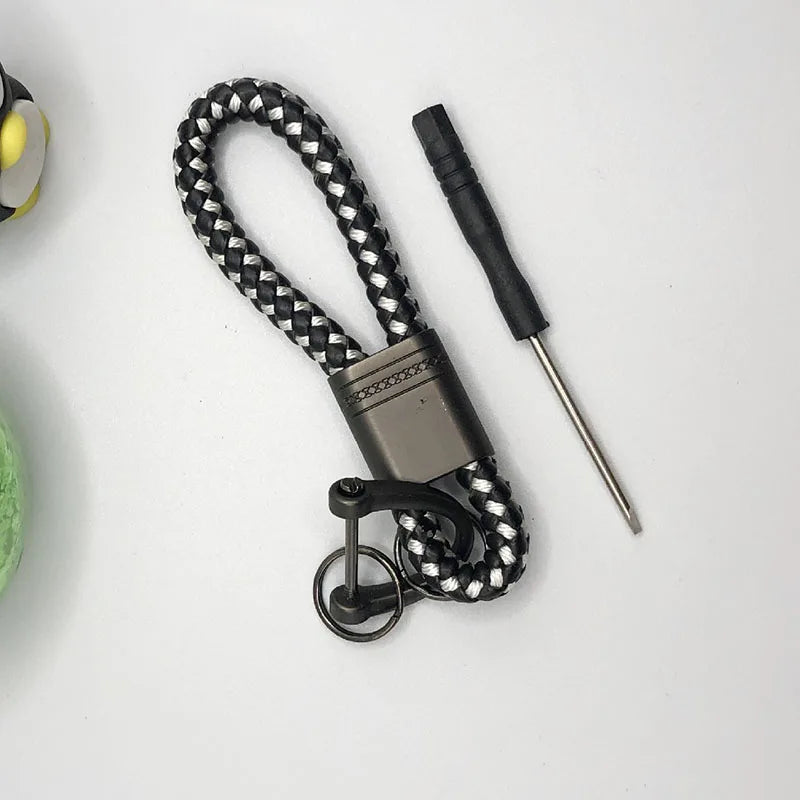 Handgeflochtener Leder Schlüsselanhänger mit Metallclip – Robuster Auto Keyring &amp; Gürtel-Keychain für Damen &amp; Herren 