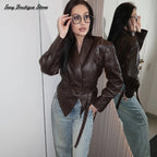 Damen Vintage Lederjacke Braun – Kurzjacke mit Reverskragen, Schulterpolstern & Gürtel, High-Waist Herbstmode 2025