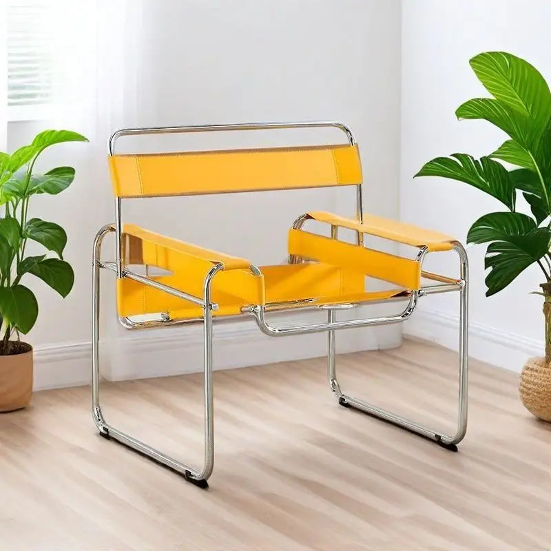 Nordischer Designer-Sessel aus Edelstahl &amp; Sattelleder – Bauhaus Akzentstuhl mit Armlehnen für Wohnzimmer &amp; moderne Wohnräume