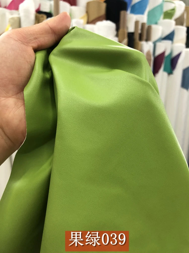 Dünnes weiches Kunstleder Meterware – Elastischer PU-Lederstoff mit Schafprägung für Kleidung, Taschen & DIY Nähprojekte
