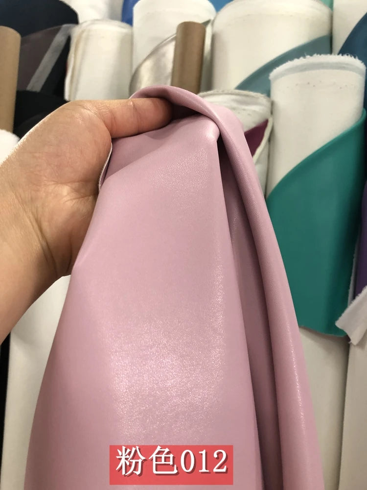 Dünnes weiches Kunstleder Meterware – Elastischer PU-Lederstoff mit Schafprägung für Kleidung, Taschen & DIY Nähprojekte
