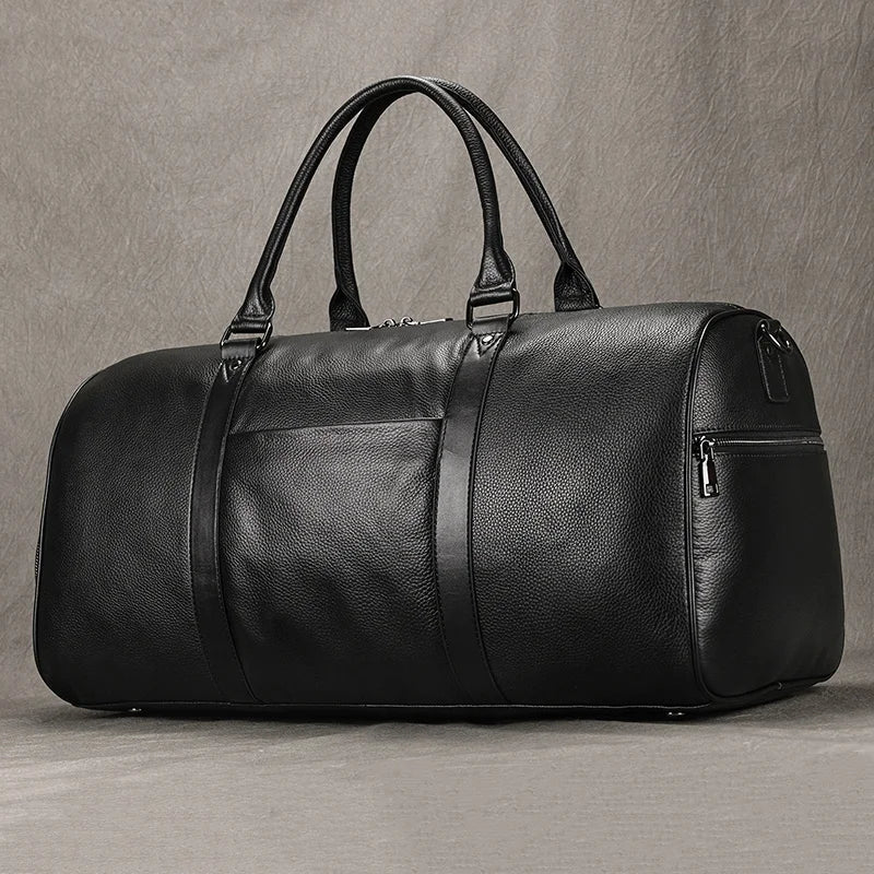 Newsbirds Premium Leder Reisetasche 50 cm - Weiche Cowhide Duffle Bag aus echtem Leder, schwarze Weekend- &amp; Handgepäcktasche für Damen und Herren 