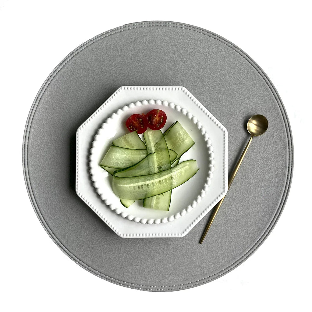 Runde schwarze Kunstleder Tischsets – Geprägte PU-Platzmatten im American Style für Esstisch & festliche Dekoration (1/4/6 Stück)