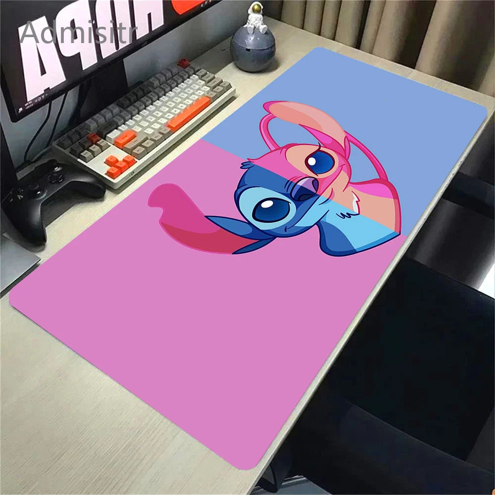 HD Kawaii Anime Stitch Leder Mousepad – Großes Gaming Mouse Pad mit Anti-Rutsch, Kantenschutz & Handgelenkauflage aus PU Leder