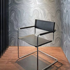 Italienischer Bauhaus Lederstuhl aus Sattelleder – Comedor moderno y muebles de diseño retro con iluminación y lujo