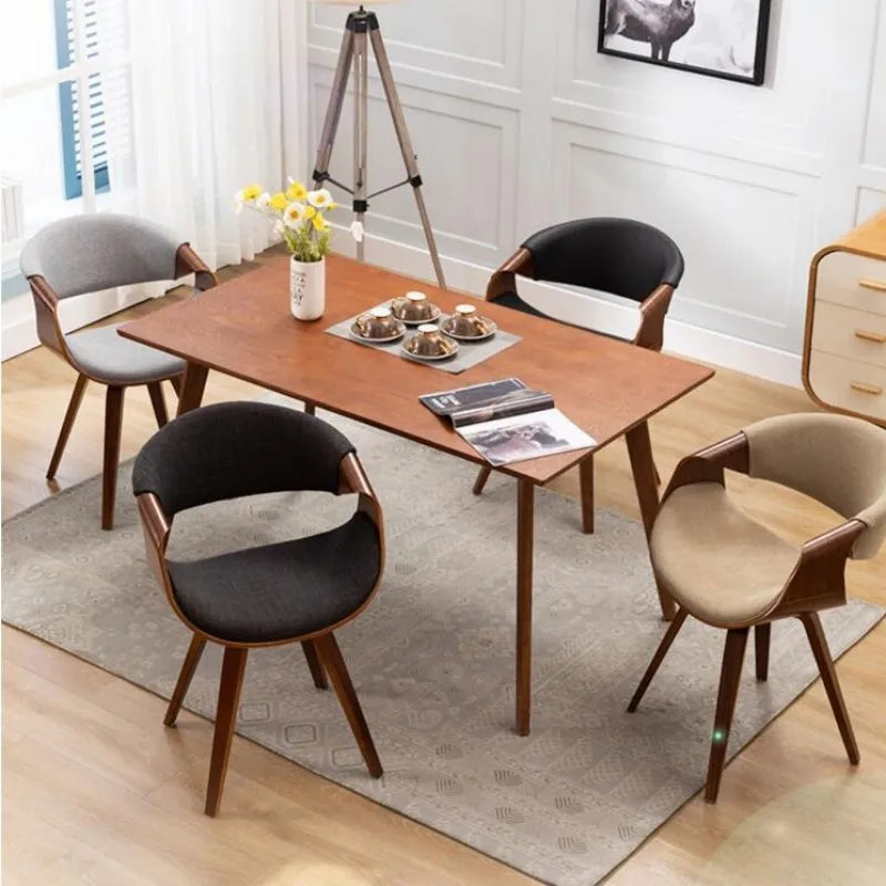 Mid-Century Esszimmerstuhl mit geschwungener Rückenlehne – Gepolsterter Armlehnenstuhl aus Stoff oder Kunstleder mit Holzbeinen, moderner Accent Chair