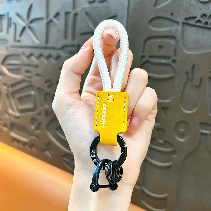 Edler Auto-Schlüsselanhänger aus echtem Leder &amp; Metall – Porte-clés unisexe avec D-Schnalle en 5 couleurs comme style Geschenkidee